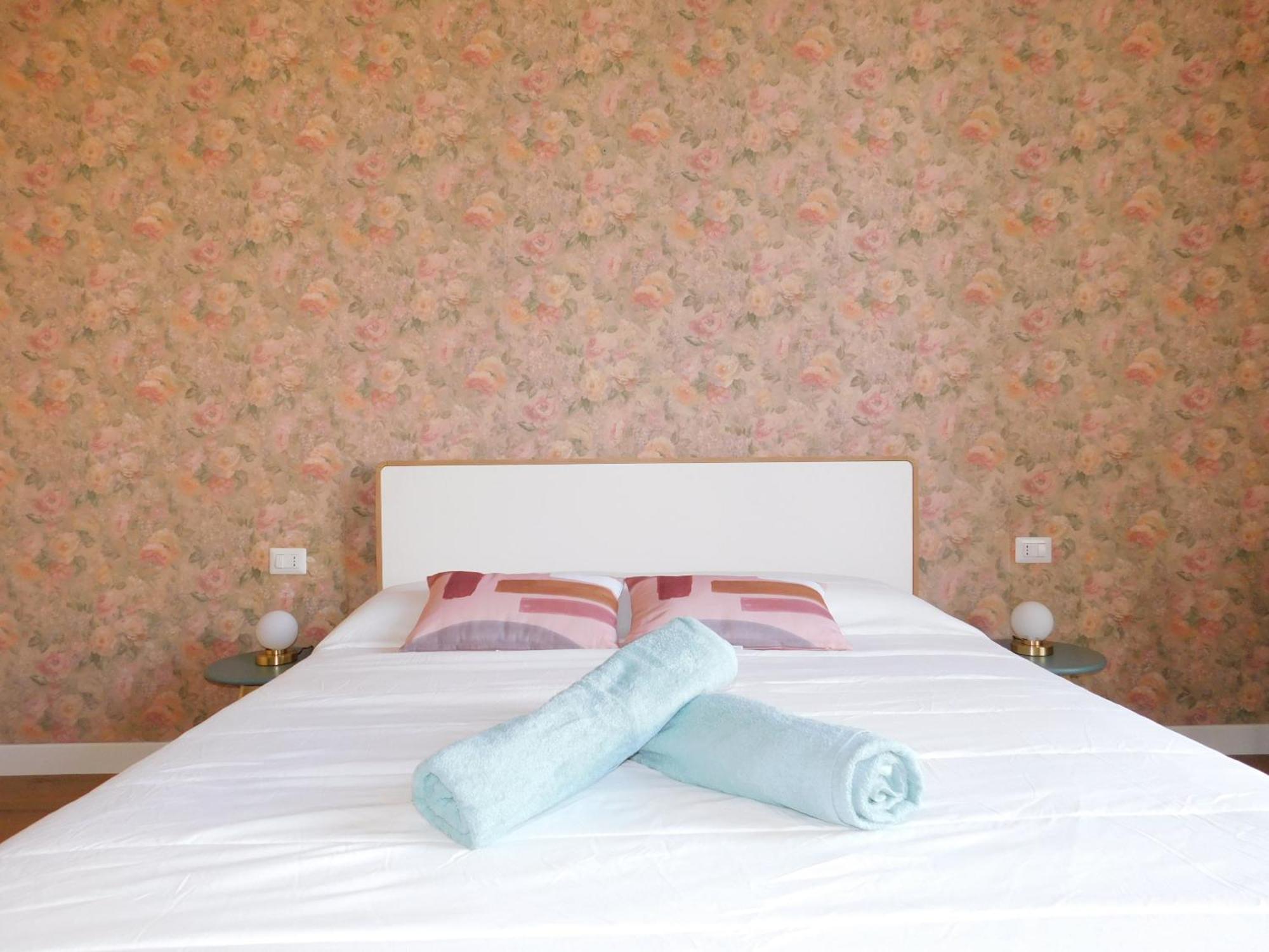 Hibiscus - Etnea Guest house Catania